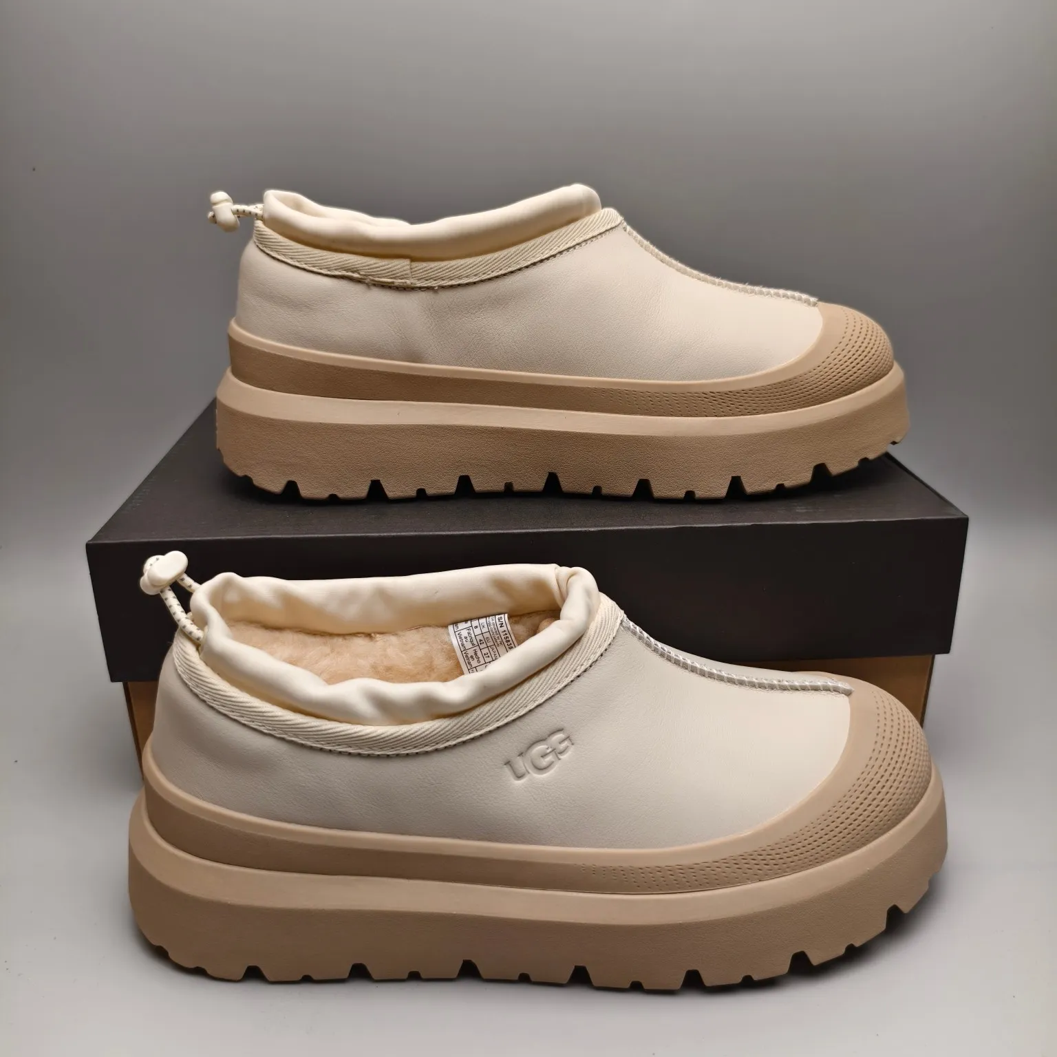 💰560 UGG sheepskin all-in-one snow boots 8351 Slip-on leather casual boots for men and women Color: White Black Number: 35-46